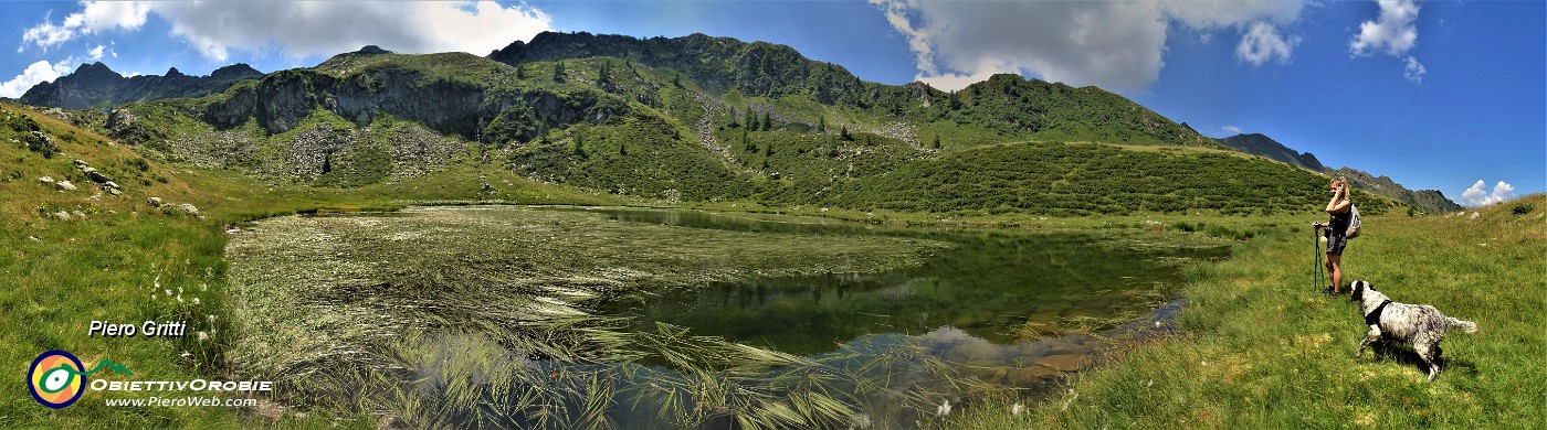 39 Lago piccolo (1986 m) ricoperto da erbe acquatiche .jpg